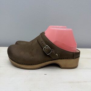 Dansko Berry Burnished Nubuck Clogs Size 38